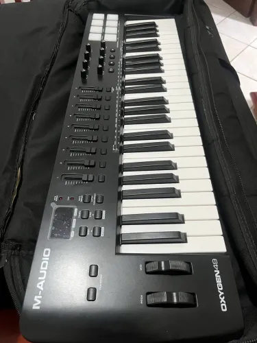 Teclado Controlador M-Audio Oxygen 49 MKV