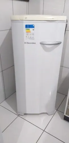 Freezer semi novo perfeito estado
