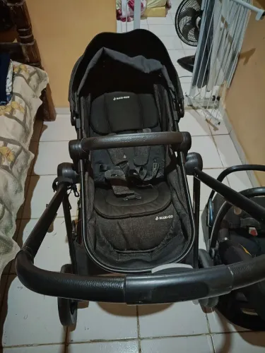 Carrinho Moisés maxi-cosi com bebê conforto