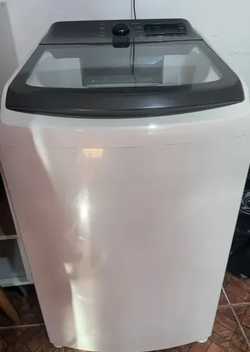 VENDO POR MOTIVO DE VIAGEM Máquina de Lavar, Geladeira Consul, TV AOC, Rack, Sofá, Cama