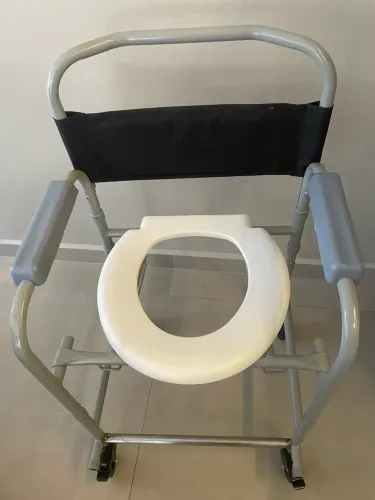 Cadeira de banho semi nova