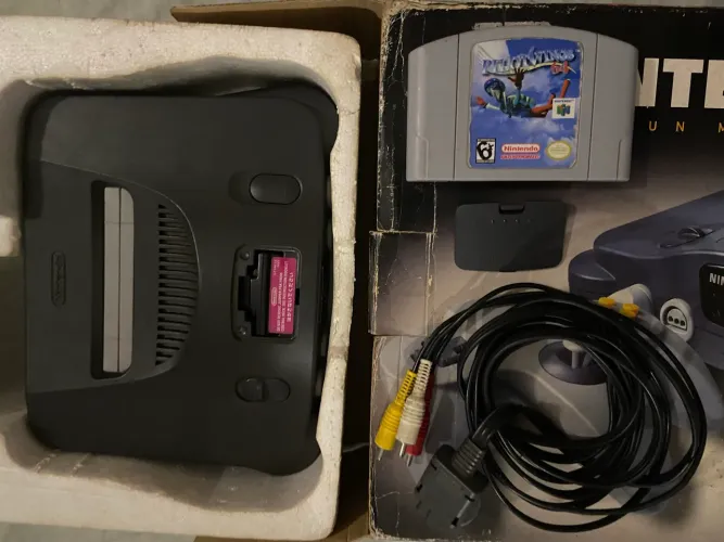 Nintendo 64 na Caixa Sem Controle com 1 Jogo  Fonte e Cabo Original 