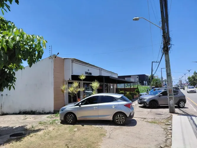 Prédio na Av Holandeses Calhau