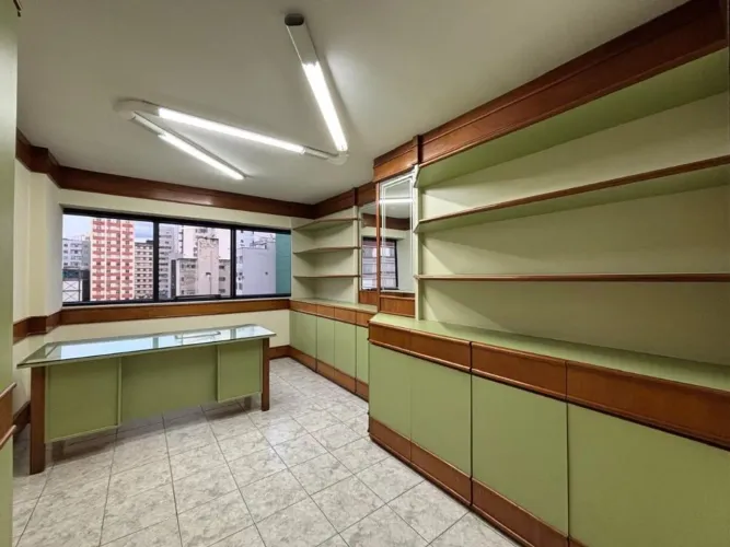 Sala Comercial no Centro Pronta para Escritório.