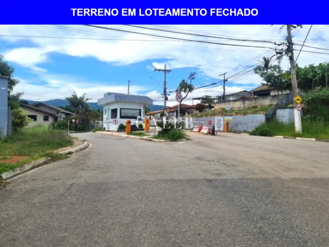 TERRENO PLANO MURADO LOTEAMENTO FECHADO EM ATIBAIA, COM 331M2