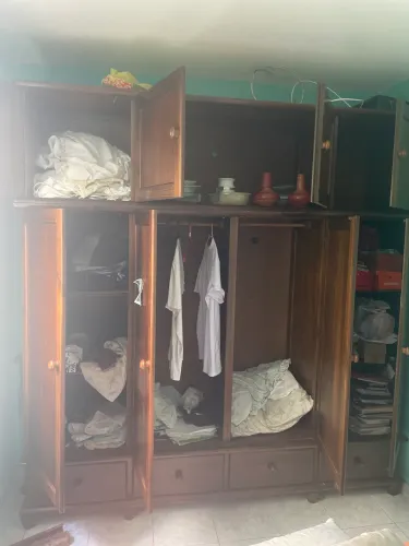 Guarda roupa em ótimo estado de conservação