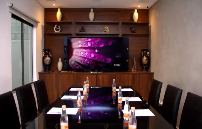 Sala para treinamento, sala de reunião, sala para curso e sala para workshop.