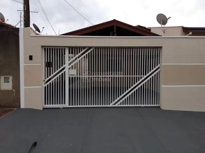 Locação de Casas / Padrão na cidade de Araraquara
