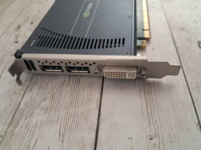 PLaca De Vídeo Nvidia Quadro 4000 2gb 256 Bit