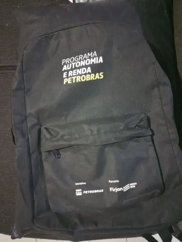 Mochila Nova da Petrobrás Nunca foi usada - Modelo Novo preto com Branco e Amarelo.