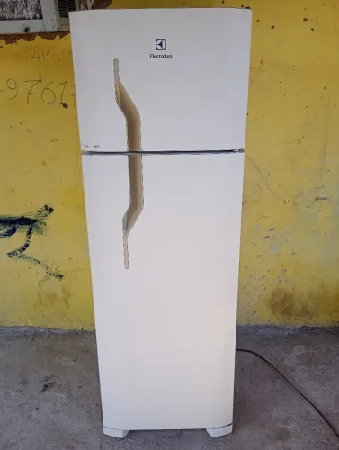 Geladeira Eletrolux 700$ funcionando 