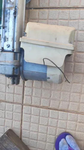 Motor de elevação para portão garagem usado