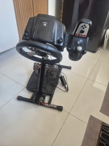 Volante G27 com suporte