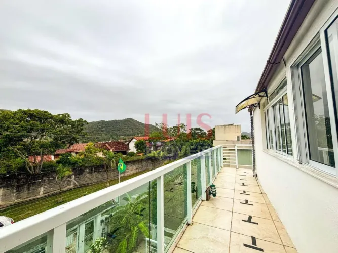 Cobertura com 3 dormitórios para alugar, 130 m² por R$ 5.300,00/mês - Itaipu - Niterói/RJ