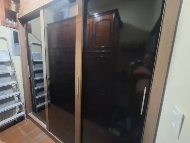 Guarda Roupa em MDF com 3 portas de correr. Medidas L 245 X A 235 X P 58