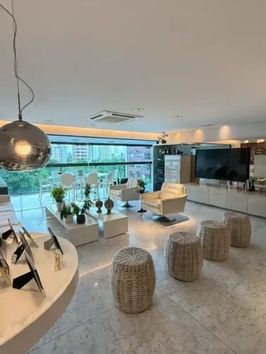 Porteira Fechada no Parnamirim - 248m² - 4 Suítes - Móveis Florence e Dell Anno