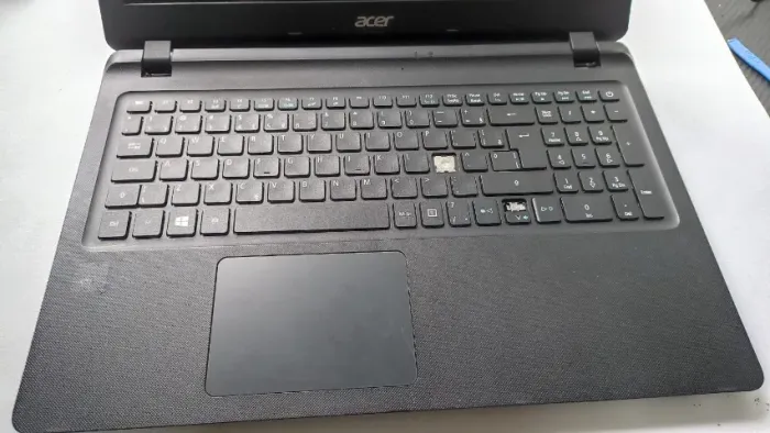 Notebook Acer ES1-572 com defeito.