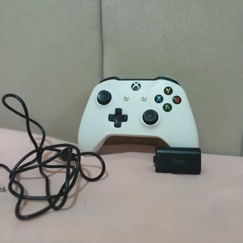 Controle Xbox One S/X com bateria recarregável