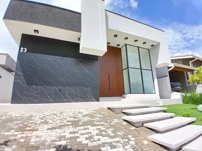 Casa térrea á venda no Condomínio Terras de Atibaia com 03 suítes, com piscina