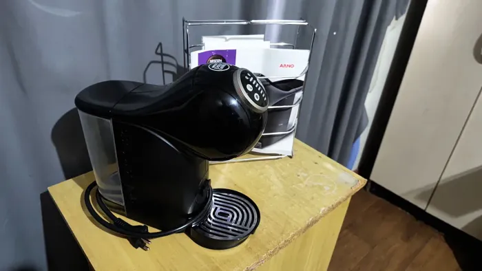 Dolce gusto genius+ plus nova e suporte em inox para 40 cápsulas.