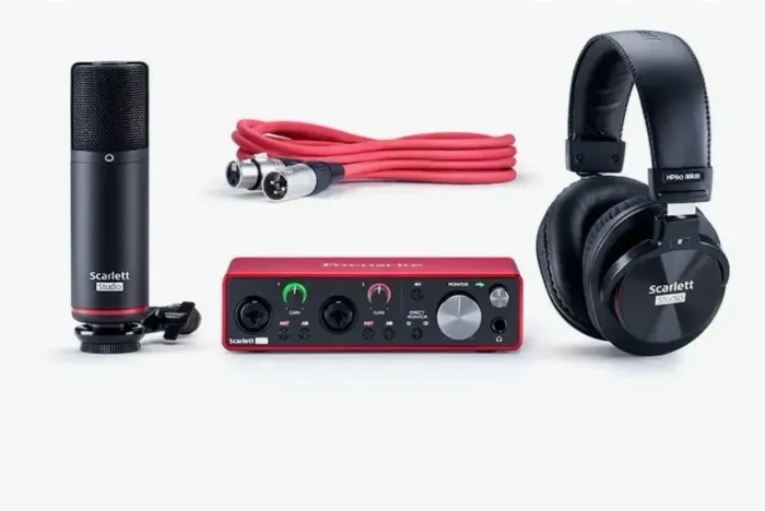 Placa de Áudio Focusrite 2i2 Estúdio 3geração