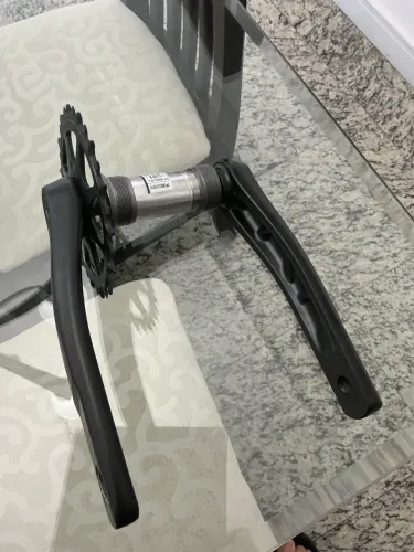 PEDIVELA STOUT SPECIALIZED COM MOVIMENTO CENTRAL EM ESTADO DE NOVO