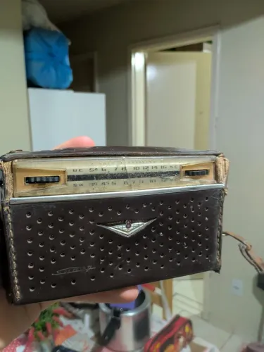 Rádio Sharp V8 década de 60