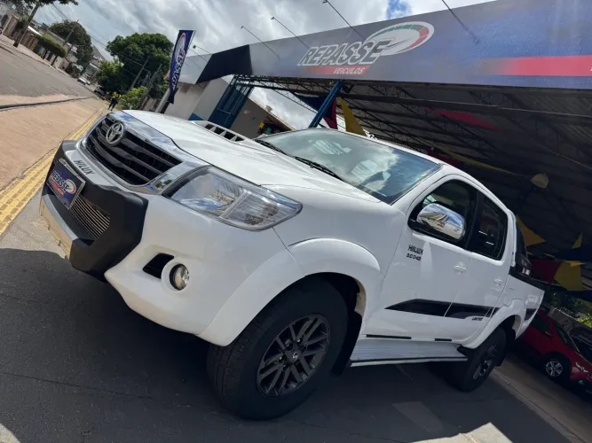 Toyota Hilux CD Limited 4X4 3.0 TDI Diesel Aut. 2015