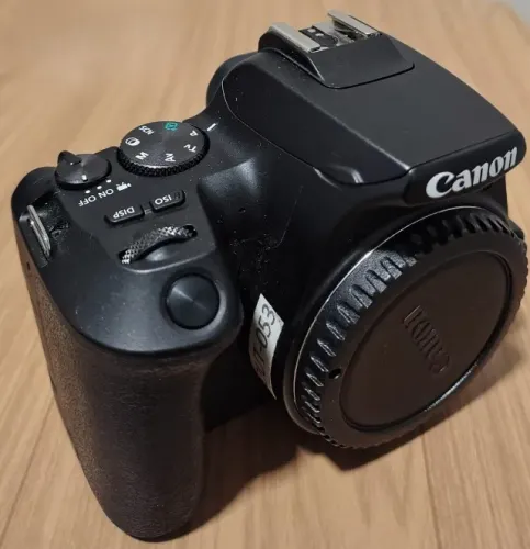Câmera Canon EOS REBEL SL3 + Lente, com Shutter Counter de 21K.