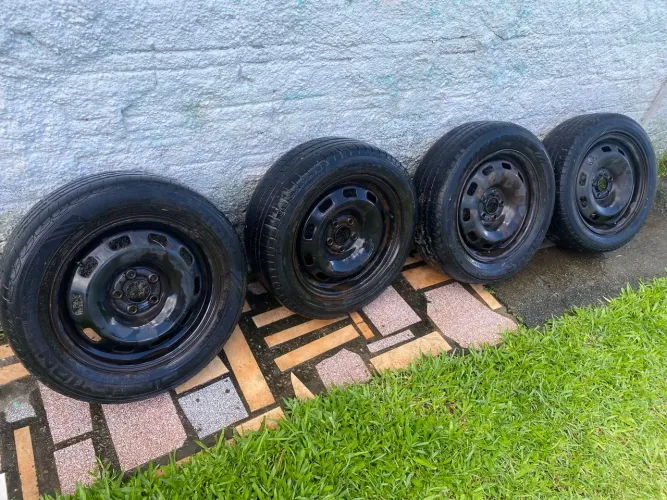 Jogo roda Ferro Aro 15 VW com pneu  