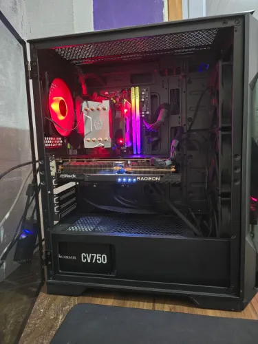 PC Gamer com Ryzen 5 5600 + RX 7700 XT + 32 GB de RAM