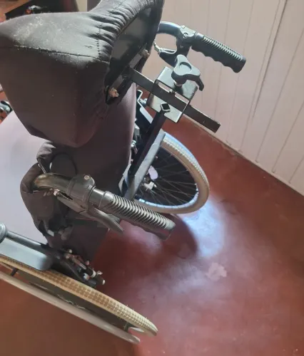 Cadeira de rodas adaptada, bem conservada!!!MARCA ORTOMOBIL