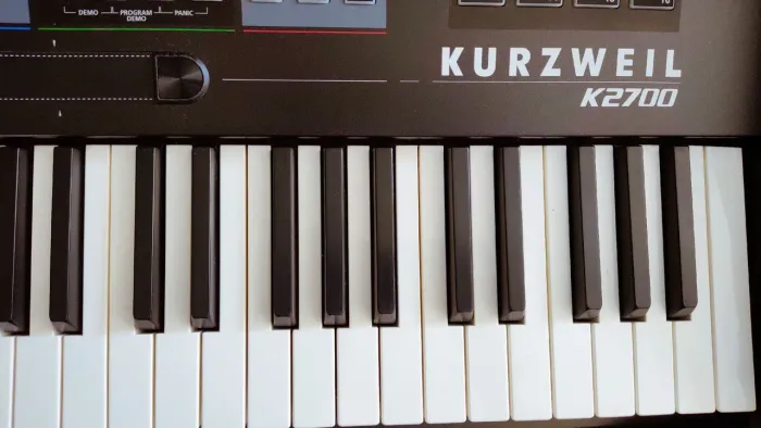 Teclado Kurzweil K2700