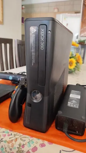 XBOX360 + Acessórios (DEFEITO)