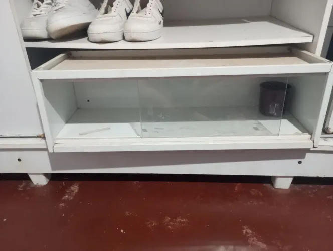 Vende-se armário para copos e taças