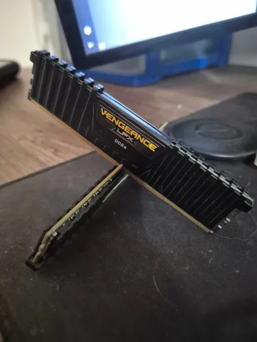 16GB DDR4 RAM