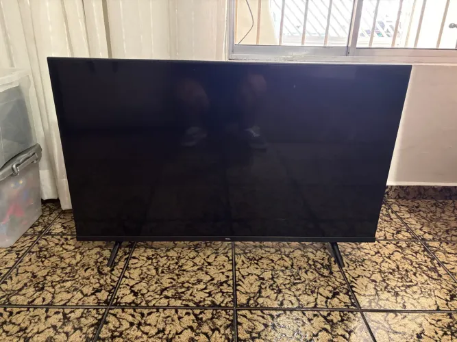 TV 43 polegadas TCL - Tela Defeito