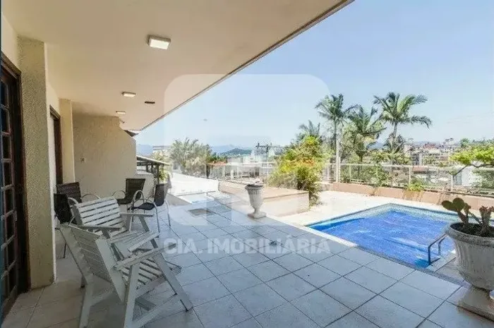 Casa com 4 dormitórios de 285,00 m² no Itaguaçu