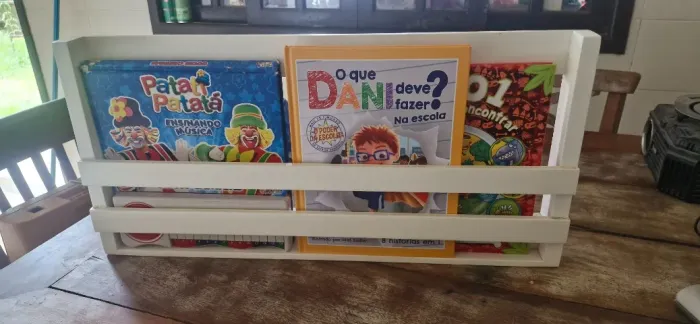 Porta livros infantis de parede branco decoracao lindo