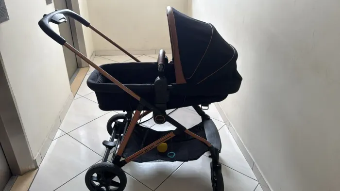 Carrinho de bebê com Moisés novo 