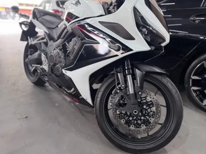 CBR 650R 2024 - IMPECÁVEL ! ÚNICO DONO. FINANCIO!!