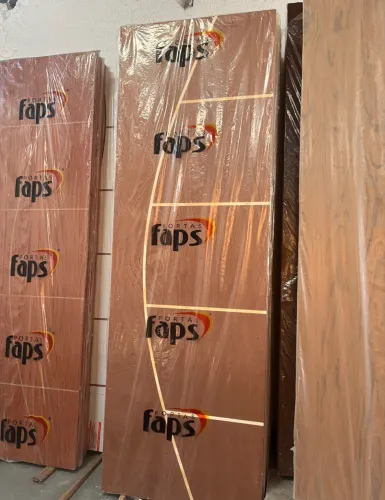 PORTA LAMINADA DE JATOBÁ FRISADA (valor no dinheiro/pix)