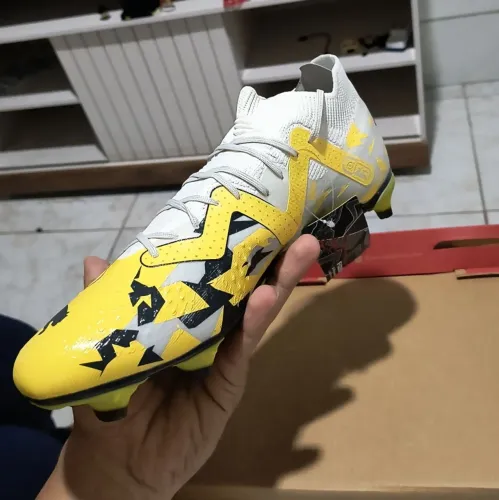 Chuteira Profi Campo Puma Future Ultimate Amarela e Cinza-Voltage Pack(Valor Negociável)