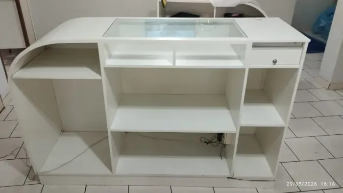 Vendo Balcão de Recepção / Atendimento feito em MDF de excelente qualidade.