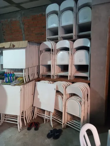 KIT DE MESA + CADEIRAS EM METAL