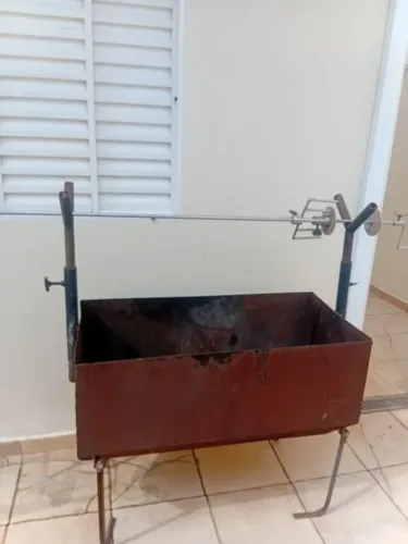 Churrasqueira para costela inteira