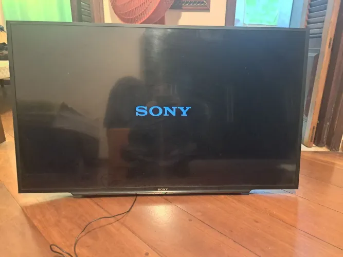 Smart tv sony bravia 48 ( liga , defeito não sai do emblema da Sony)