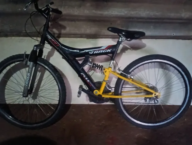 Aro 24 semi usada + bike muito boa pra pedalar no dia a dia 