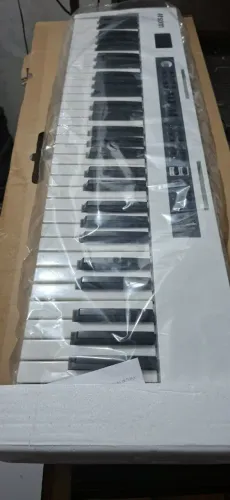 Teclado musical sn- tc02w novo !!!