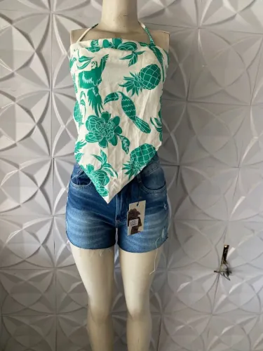 Blusa Feminina Estampada Tropical - Leve, Moderna e Cheia de Estilo